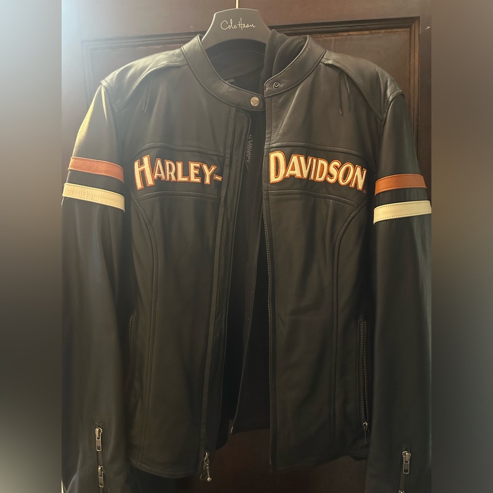 Harley Davidson women’s genuine leather jacket LIKE NEW!